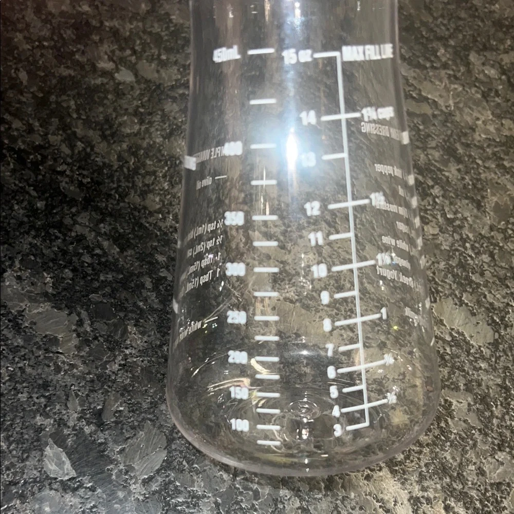 Pampered Chef salad dressing  Carafe with White Lid Recipe included on jar.